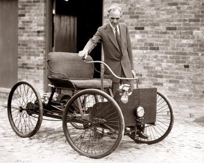 Henry Ford con la sua prima automobile, 1896
