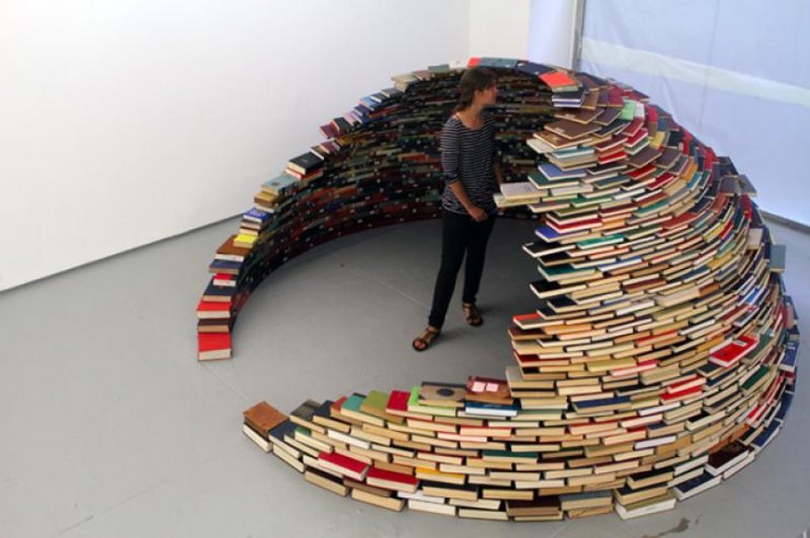 "Book Igloo" dell'artista colombiano Miler Lagos