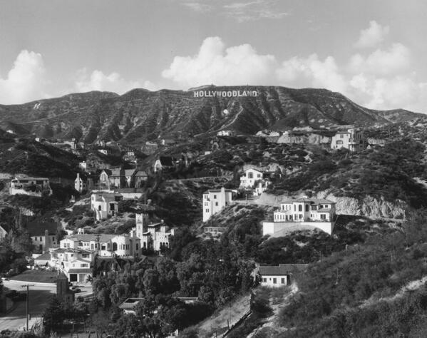 La famosa insegna di Hollywood, originariamente lettura 'Hollywoodland.' Le ultime quattro lettere sono state rimosse nel 1949