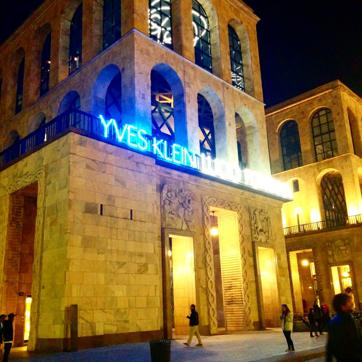 Milano - Museo del 900 - Ingresso della mostra "Klein Fontana. Milano Parigi 1957-1962"