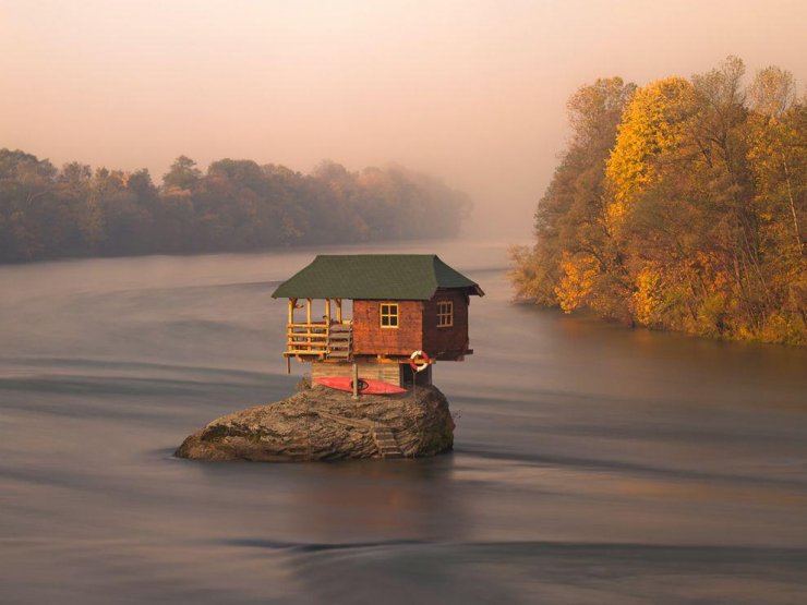 "La casa sul fiume" della fotografa slava Irene Becker