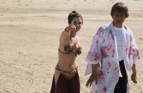 Its been 30 minutes, here is your gratuitous Chain-mail bikini shot. And look at @HamillHimself shirt!