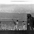 I Beatles allo Shea Stadium, uno dei primi grandi concerti allo stadio della storia, con oltre 55.000 fan, 1965