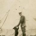 L’Orso Winnipeg  – ispirazione per “Winnie the Pooh” qui con il tenente Harry Colebourn 1914