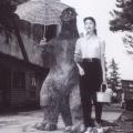 Haruo Nakajima e Momoko Kochi sul set di Godzilla 1954