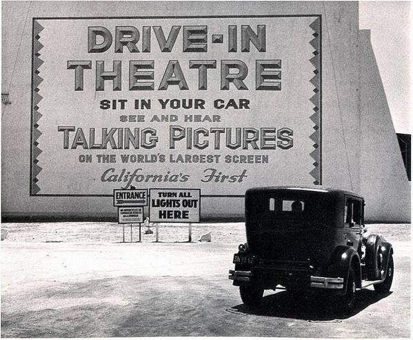 Los Angeles, 1935 (1 ° teatro drive-in nello stato)