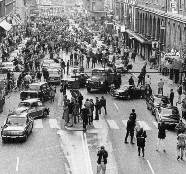Domenica 3 settembre 1967 la Svezia ha cambiato da guida da destra a sinistra. Ecco quello che è successo!