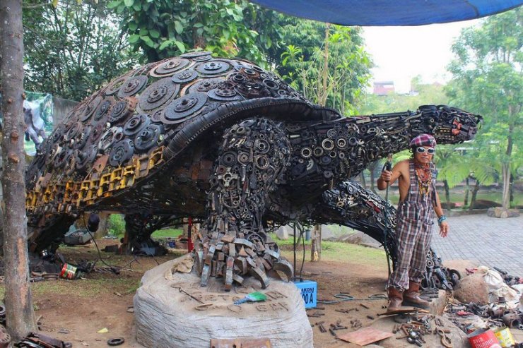 Scultura dell'artista indonesiano Ono Gaf