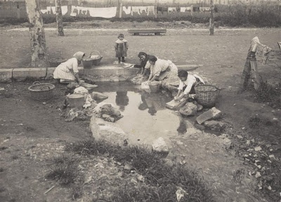 Servizio di pubblica utilità nella Gran Via Frederic Ballell 1917 Archivio fotografico di Barcellona
