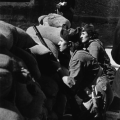 Donne milizia anti-fascisti che difendono una barricata in strada, Barcellona, 1936 da Robert Capa