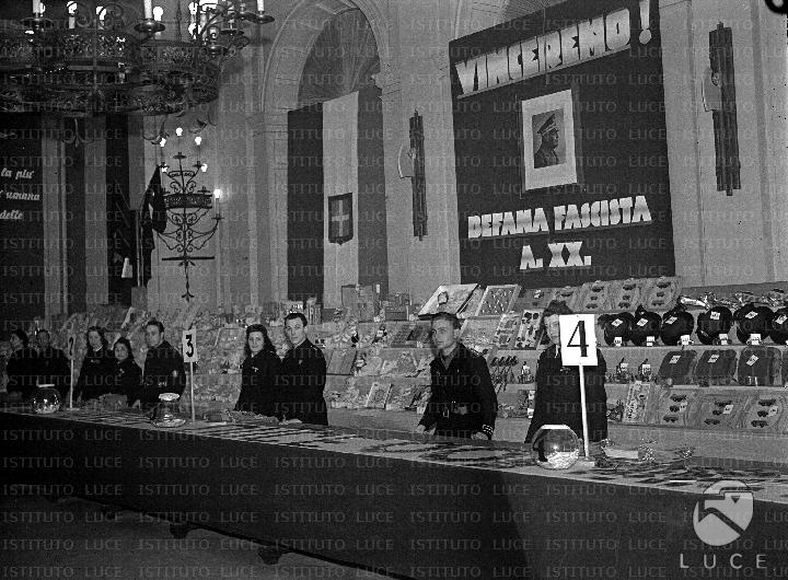 Befana fascista al ministero dei Lavori pubblici. La consegna dei premi alle famiglie dei cantonieri