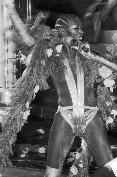 Grace Jones performance allo Studio 54 nel Capodanno del 1977