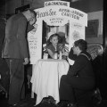 Una cabina da sbornia presso il Cafe Zanzibar nel Capodanno 1945