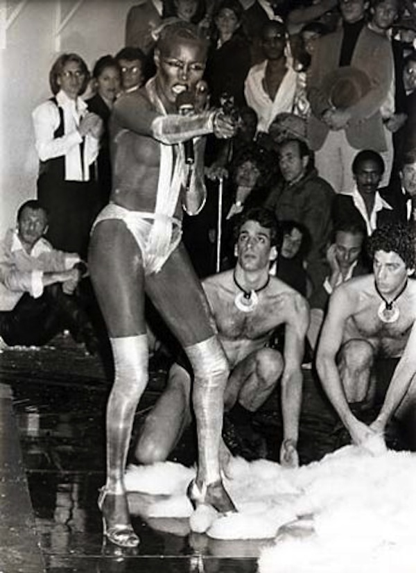 Grace Jones performance allo Studio 54 nel Capodanno del 1977