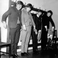 I Beatles appesi a un attaccapanni