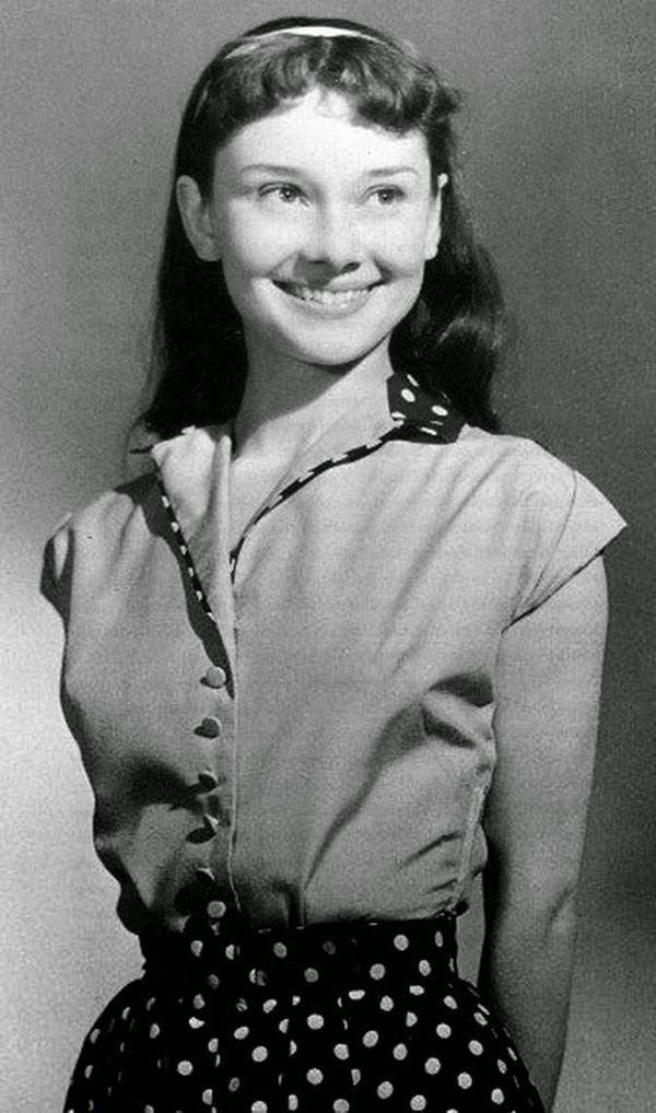 Audrey Hepburn a 13 anni, 1942