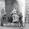 Bertha Benz guida la Benz Patent-Motorwagen, c. 1886