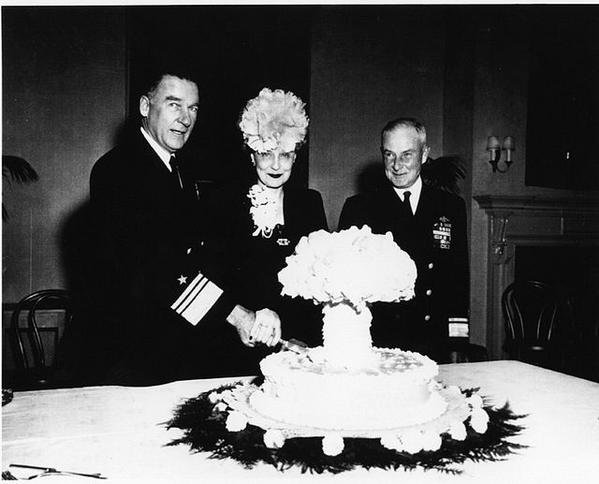 Torta per celebrare il successo del programma di test atomico del 1946