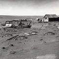 Fattoria sepolta nella polvere durante gli anni del Dust Bowl