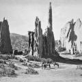 Individui a cavallo nel Giardino degli Dei, Colorado, circa 1871 – Foto di William Henry Jackson