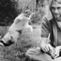 Kurt Cobain con il suo gatto volante
