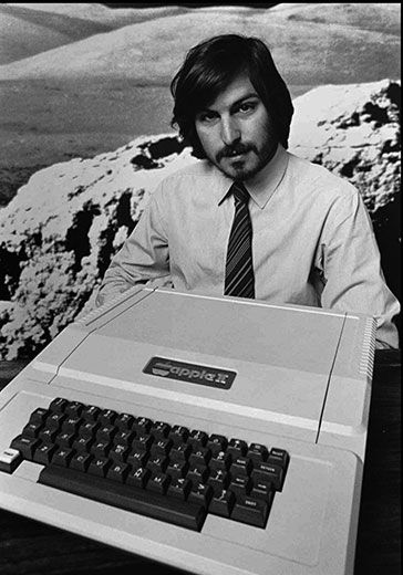 Steve Jobs presenta il nuovo computer Apple II, 1977