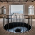 “Descension” dell’artista indiano naturalizzato inglese Anish Kapoor