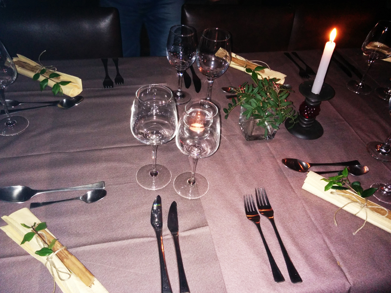 Home social restaurant Cagliari - tavola apparecchiata (dettaglio)