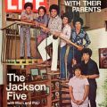 I Jackson 5 posano coi genitori a Encino, in California., Nel 1970