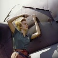 Una dipendente Lockheed lavora su un P-38 Lightning [Burbank, California, 1944]