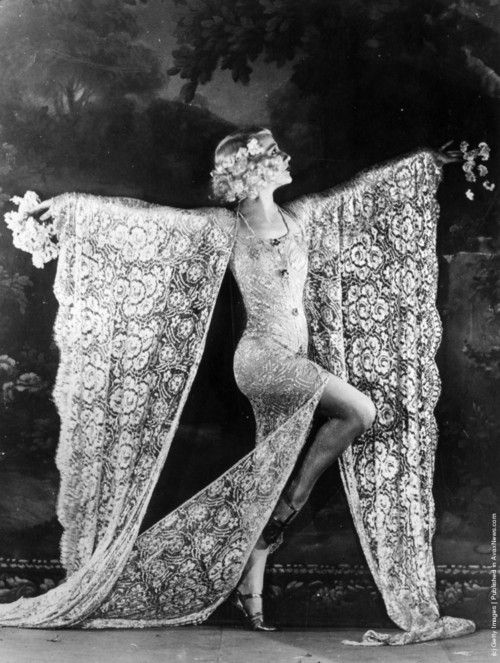 Danzatrice al Moulin Rouge, 1926