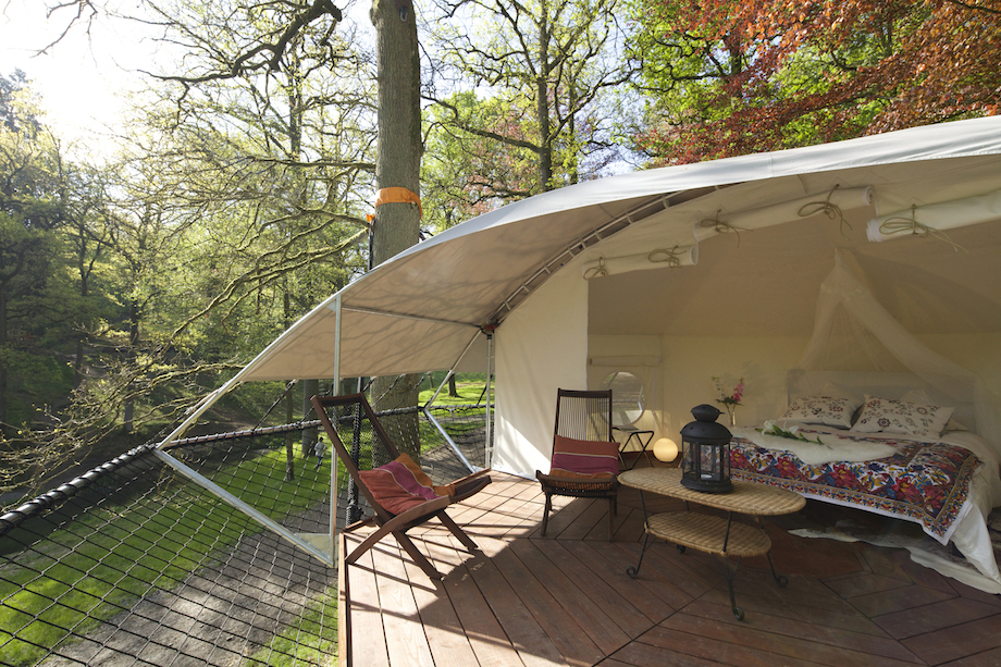 Dom'Up by Trees and People