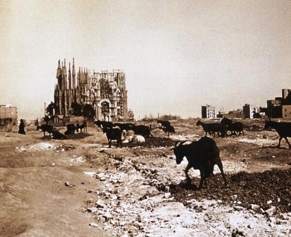 La Sagrada Família di Gaudi - Barcellona, c. 1915