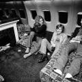 Tutti intorno al camino nell’ aereo privato dei Led Zeppelin