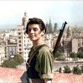Marina Ginesta, una diciasettenne militante comunista, a Barcellona durante la guerra civile spagnola. [1936]