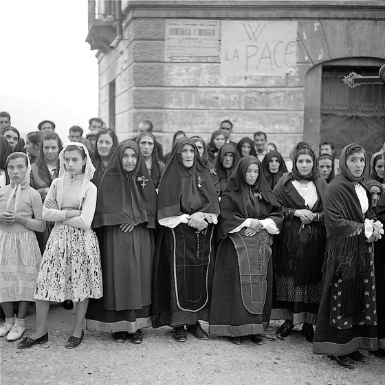 Mario de Biasi - donne sarde - Aritzo, 1955
