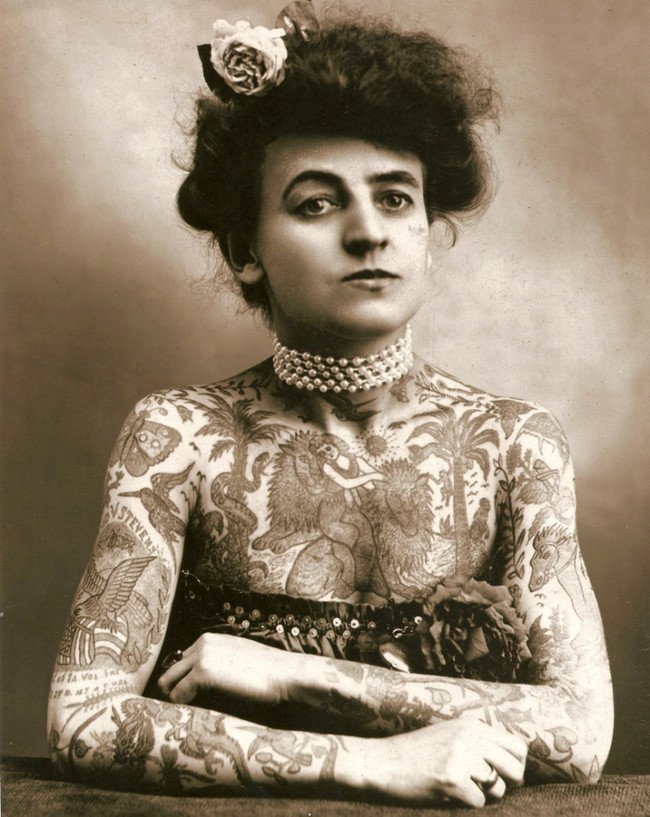 Maud Wagner, la prima tatuatrice nota negli Stati Uniti. [1907]