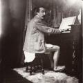 Paul Gauguin suona il piano in mutande nel 1895