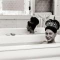 La principessa Margaret indossa la sua tiara di nozze nella vasca da bagno 1962