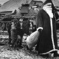 Babbo Natale con i bambini durante la seconda guerra croata. Vukovar, 1992