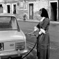 Sardegna, Desulo. La benzinaia Giuseppa Floris, 1974 – Foto di Mario De Biasi