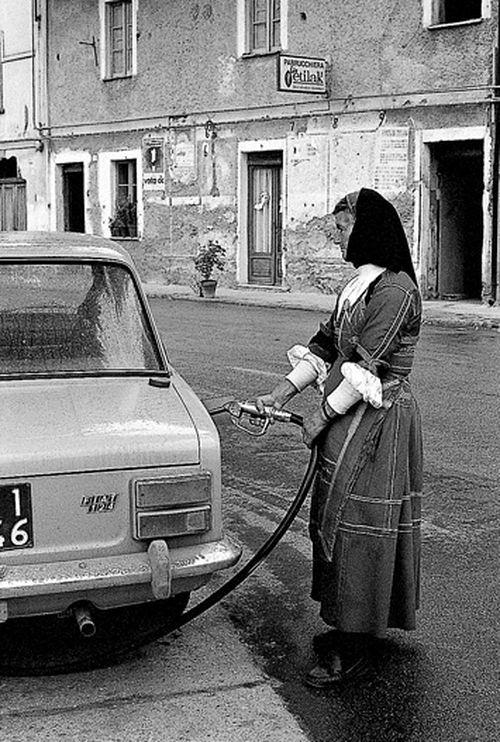 Sardegna, Desulo. La benzinaia Giuseppa Floris, 1974 - Foto di Mario De Biasi