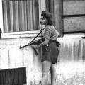 Simone Segouin, una diciottenne combattente della resistenza francese, durante la liberazione di Parigi. [19 agosto, 1944]