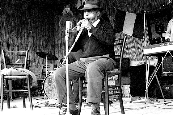 Andreas Fridolin Weis Bentzon - Antonio Lara suona sul palco