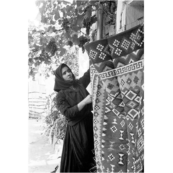 Andreas Fridolin Weis Bentzon - Michela Coloru appende un abito