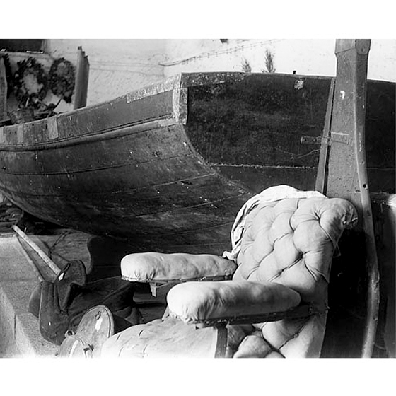 Fondo Costa - Caprera, La barca e la poltrona di Giuseppe Garibaldi esposte nella Casa Museo dell'eroe