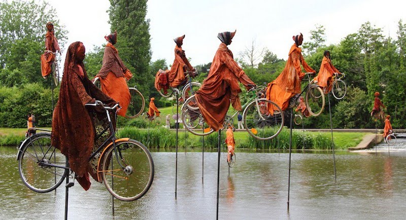 "Retour a Betton" dell'artista francese Guy Lorgeret