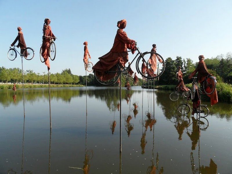 "Retour a Betton" dell'artista francese Guy Lorgeret