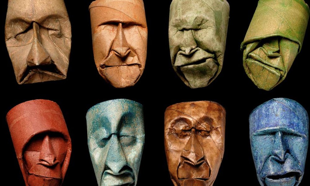 Sculture su rotoli di carta igienica dell'artista francese Junior Fritz Jacquet