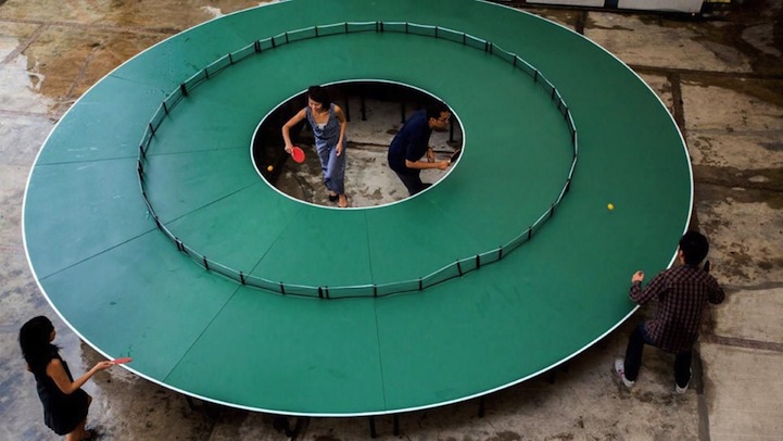 Il ping pong dell'artista di Singapore Lee Wen